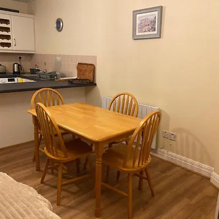 Spacious Apartment, Apartment *